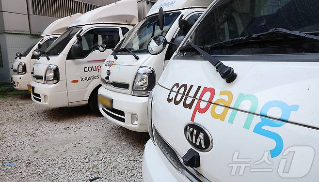 서울 중구의 한 주차장에 쿠팡 배달 차량이 주차돼 있다.  2025.6.3/뉴스1 ⓒ News1 김진환 기자