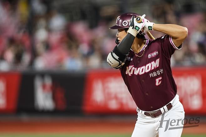 키움 송성문이 23일 수원케이티위즈파크에서 열린 2025 KBO리그 수원전에서 타격에 임하고 있다. 사진 | 키움 히어로즈