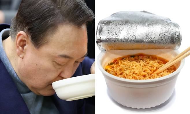 2022년 2월22일 윤석열 당시 국민의힘 대선 후보가 전북 군산시 군산공설시장에서 음식을 먹고 있다. 공동취재사진, 게티이미지뱅크