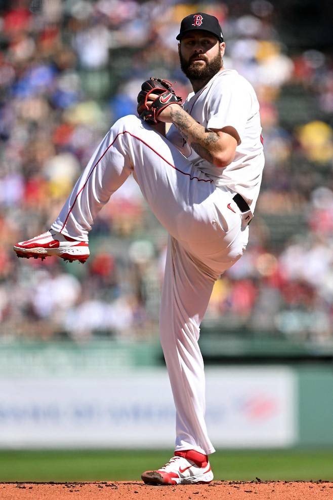 <yonhap photo-1055=""> BOSTON, MASSACHUSETTS - AUGUST 31: Lucas Giolito #54 of the Boston Red Sox pitches against the Pittsburgh Pirates during the first inning at Fenway Park on August 31, 2025 in Boston, Massachusetts. Brian Fluharty/Getty Images/AFP (Photo by Brian Fluharty / GETTY IMAGES NORTH AMERICA / Getty Images via AFP)/2025-09-01 03:10:39/ <저작권자 ⓒ 1980-2025 ㈜연합뉴스. 무단 전재 재배포 금지, AI 학습 및 활용 금지></yonhap>