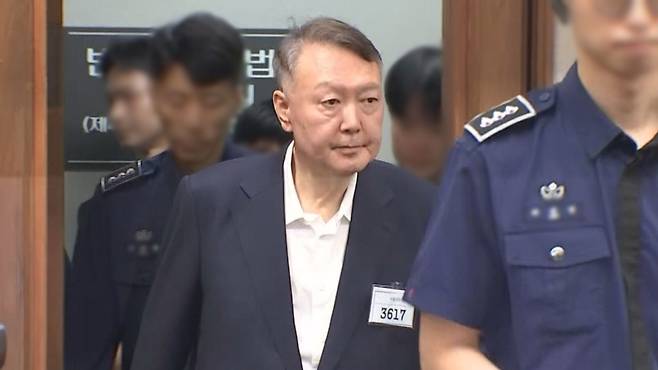 지난 26일 법정에 모습을 드러낸 윤석열 전 대통령