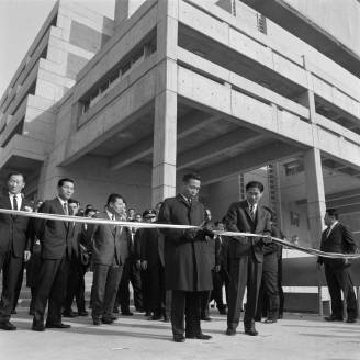 1978년 세운상가 준공식.사진 가운데가 박정희 당시 대통령이고 그의 오른쪽은 김현옥 당시 서울시장이다. 사진 맨 왼쪽에 고 정주영 현대그룹 회장. 사진=국가기록원