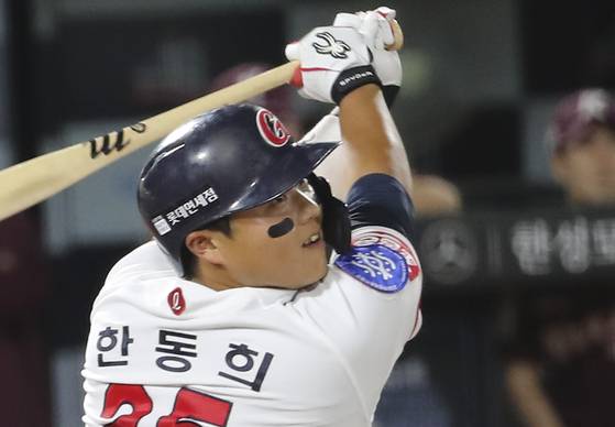 한동희, 동점 적시타   (부산=연합뉴스) 강덕철 기자 = 15일 부산 사직야구장에서 열린 프로야구 키움 히어로즈와 롯데 자이언츠의 경기. 4회 말 2사 2루에서 롯데 한동희가 1타점 적시타를 치고 있다. 2022.9.15   kangdcc@yna.co.kr (끝)  〈저작권자(c) 연합뉴스, 무단 전재-재배포 금지〉