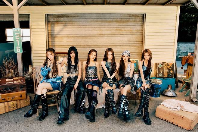 그룹 이즈나 /사진=웨이크원 제공