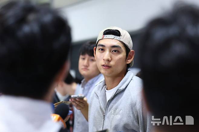 [인천공항=뉴시스] 최진석 기자 = 메이저리그(MLB) 첫 풀타임 시즌을 마친 샌프란시스코 이정후가 30일 인천국제공항 제2여객터미널을 통해 인터뷰하고 있다. 2025.09.30. myjs@newsis.com