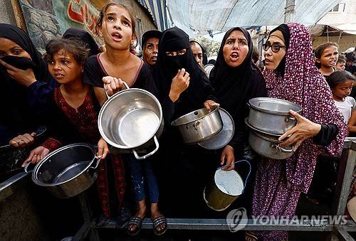 가자지구의 구호식품 배급 현장 [로이터=연합뉴스 자료사진. 재판매 및 DB 금지]