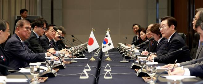 이재명 대통령이 30일 부산 누리마루 APEC 하우스에서 열린 한일 정상회담에서 발언하고 있다. 연합뉴스