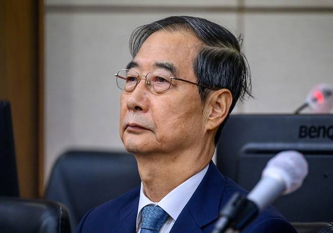 한덕수 전 국무총리가 30일 서울 서초구 서울중앙지법에서 열린 내란 우두머리 방조 및 위증 등 혐의 재판에 피고인으로 출석하고 있다. 2025.9.30 사진공동취재단