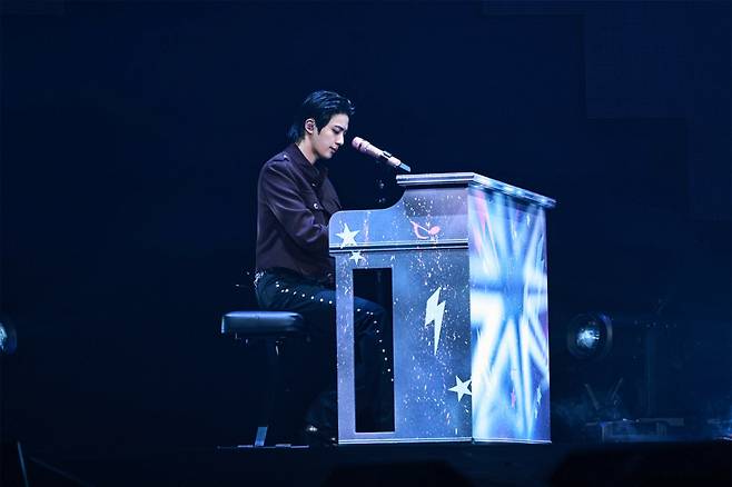 방탄소년단 진 日 교세라돔 콘서트, 역대 K팝 솔로 전 세계 공연 최대 박스스코어..빌보드 新기록