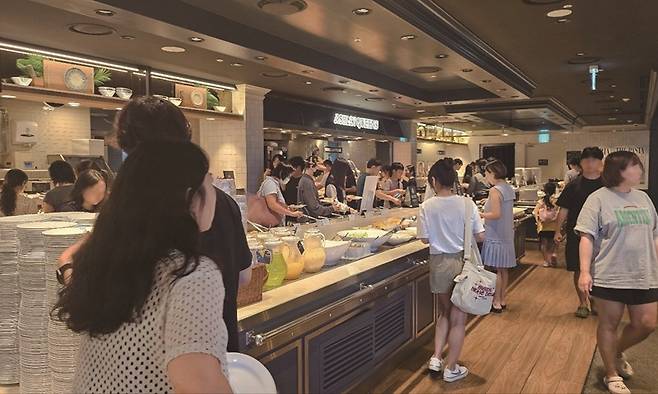 패밀리 레스토랑 업계가 활기를 띠고 있다.[사진｜이랜드이츠 제공]