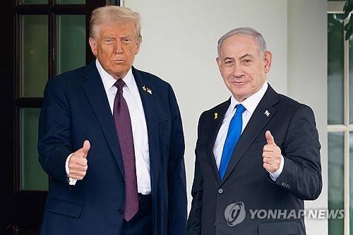 도널드 트럼프 미국 대통령과 베냐민 네타냐후 이스라엘 총리(오른쪽) [워싱턴 AFP=연합뉴스. 재판매 및 DB 금지]