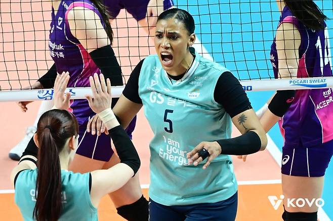 GS칼텍스의 외국인 거포 실바(5번) [한국배구연맹 제공. 재판매 및 DB 금지]