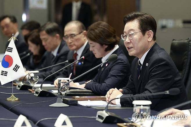 부산에서 열린 한일 정상회담, 발언하는 이재명 대통령 (부산=연합뉴스) 김도훈 기자 = 이재명 대통령이 30일 부산 누리마루 APEC 하우스에서 열린 한일 정상회담에서 발언하고 있다. 2025.09.30 [대통령실통신사진기자단] superdoo82@yna.co.kr