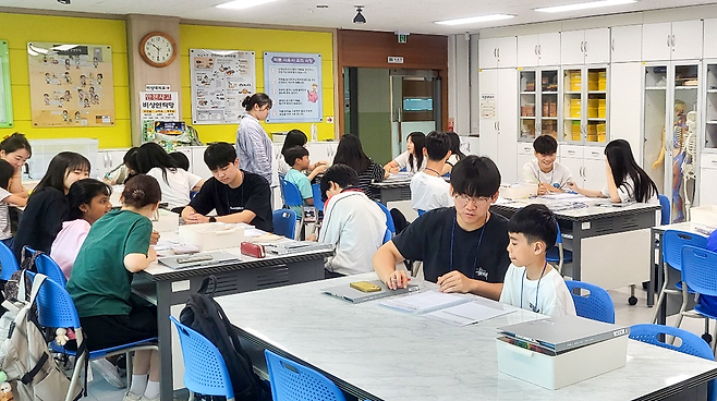 ▲ 서해고등학교 학생들이 온마음 인성교육을 진행하고 있다. /사진제공=서해고등학교