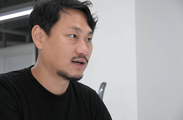 강동완 디벨로펀 대표가 경남도민일보와 인터뷰 하고 있다. /김구연 기자