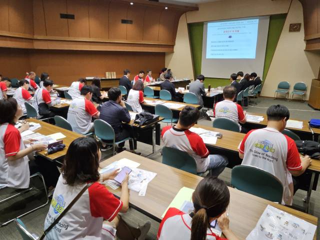 낙동강협의회가 지난달 24일 와카야마현청에서 와카야마현 워케이션 관계자와 대화를 나누고 있다.김태권 기자