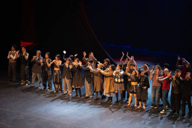 2025 부산국제공연예술마켓 개막 갈라 공연 커튼콜 모습. 김은영 기자 key66@