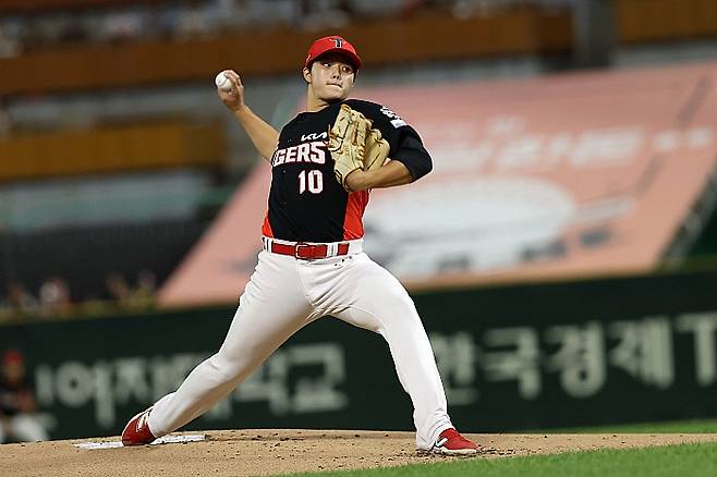 프로야구 KIA타이거즈의 김태형이 역투를 하고 있다. KIA구단 제공.