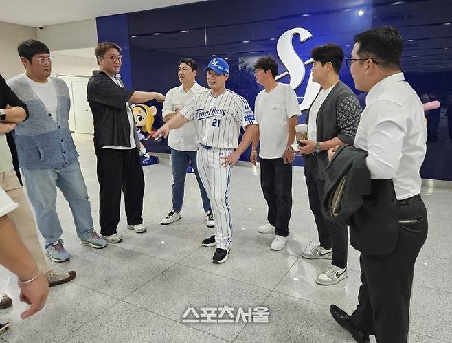 오승환이 30일 대구삼성라이온즈파크에서 은퇴경기를 치르는 가운데 1982년생 친구들이 현장을 찾아 오승환의 마지막을 함께했다. 대구 | 김동영 기자 raining99@sportsseoul.com