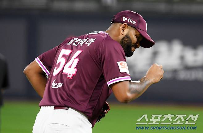 23일 수원KT위즈파크에서 열린 KBO리그 KT 위즈와 키움 히어로즈의 경기. 키움 알칸타라가 마운드로 향하고 있다. 수원=박재만 기자 pjm@sportschosun.com/2025.09.23/