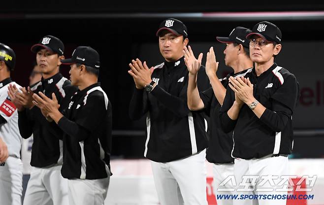 23일 수원KT위즈파크에서 열린 KBO리그 KT 위즈와 키움 히어로즈의 경기. 승리한 KT 이강철 감독이 기뻐하고 있다. 수원=박재만 기자 pjm@sportschosun.com/2025.09.23/