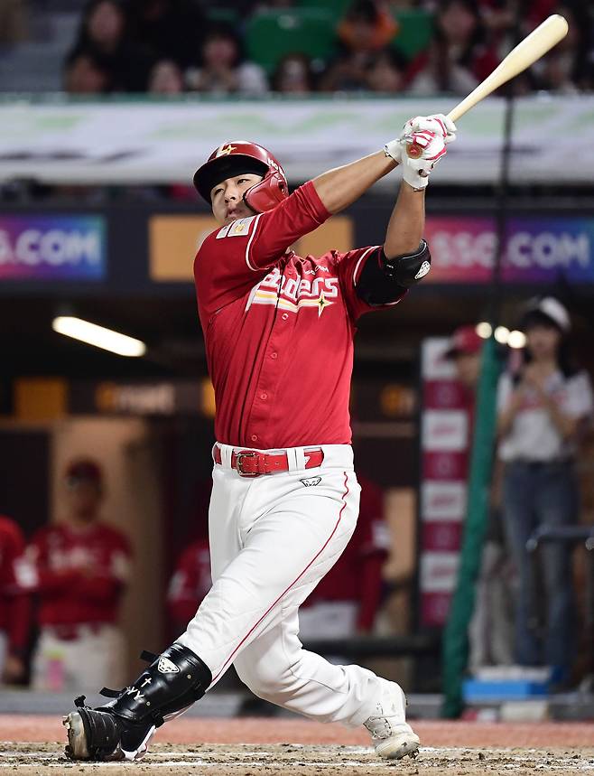 1일 인천 SSG랜더스필드에서 열린 KBO리그 SSG와 한화의 경기. 타격하고 있는 SSG 이율예. 인천=송정헌 기자songs@sportschosun.com/2025.10.01/