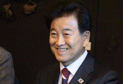 정동영 통일부 장관이 29일(현지시간) 독일 베를린에서 기자간담회를 하고 있다. ⓒ연합뉴스