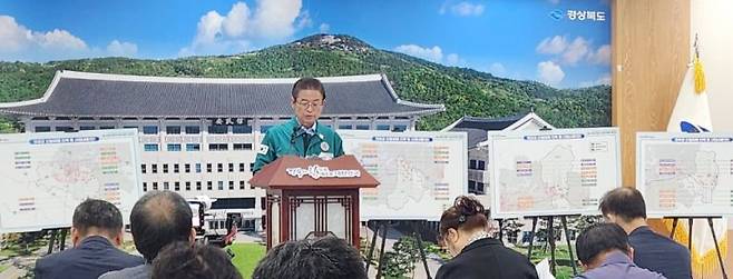 지난달 29일 경북 안동시 도청 브리핑룸에서 이철우 경북도지사가 ‘산불 피해 복구 현황 및 혁신적 재창조 계획’을 발표하고 있다. 경북도 제공