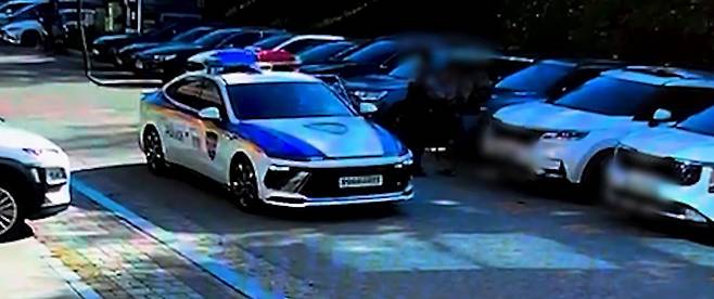 추격 끝에 범행 10분 만에 경찰에 붙잡힌 A 씨.  영상 캡처. 경기남부경찰청 제공