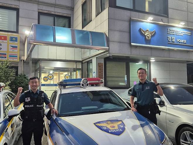 왼쪽부터 안아람 경사, 박광민 경장. 경기남부경찰청 제공