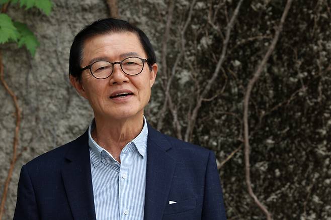 우충환 찌아찌아 훈민정음학당장이 지난 30일 오후 서울 마포구 한겨레신문사를 찾아 인도네시아 찌아찌아족의 한글 보급 현황과 의미에 대해 소개하고 있다. 류우종 기자 wjryu@hani.co.kr