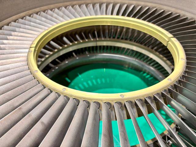 경남 창원시 한화에어로스페이스 제1사업장 엔진 조립 공장에 F404 엔진 부품이 놓여 있다. 한화에어로 제공