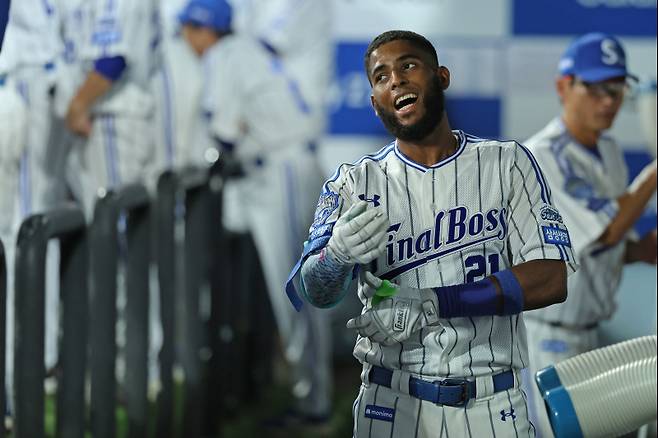 30일 홈 마지막 경기이자 오승환의 은퇴 경기에 출전한 디아즈. 오승환의 '끝판대장' 별명을 딴 '파이널보스' 유니폼을 입고 있다. 삼성 제공