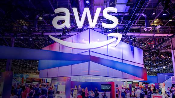 아마존웹서비스(AWS)가 산업별 AI 융합 전략을 집중 조명하는 ‘AI x 인더스트리 위크 2025’를 오는 10월 14일부터 16일까지 서울 코엑스 더 플라츠에서 개최한다. [사진=AWS]