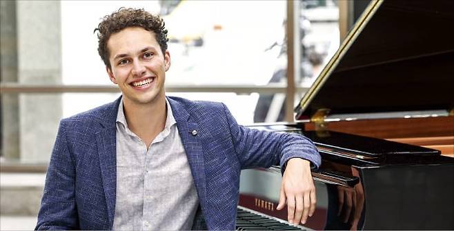 피아니스트 니콜라 미우센은 “인공지능(AI)이 만든 곡을 듣게 된 건 흥미롭지만 음악은 인간이 만들고 이것이 예술이 비롯되는 지점”이라고 말했다.   /임형택 기자