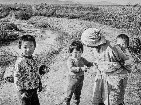 강운구 작가의 ‘경상남도 김해군 사하 을숙도(부산시 사하구 하단동) 1976’.  ⓒ강운구, 고은사진미술관 제공