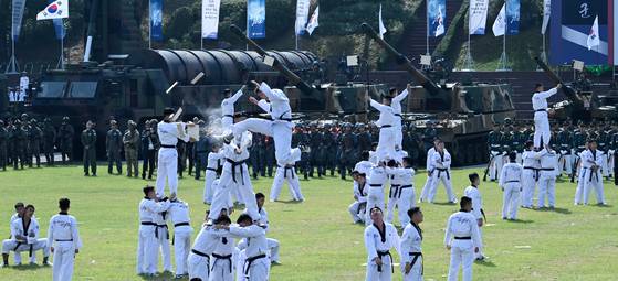 South Korean Army officers take part in a taekwondo demonstration during a ceremony to mark the 77th Armed Forces Day in Gyeryong, South Chungcheong, on Oct. 1. [JOINT PRESS CORPS]
