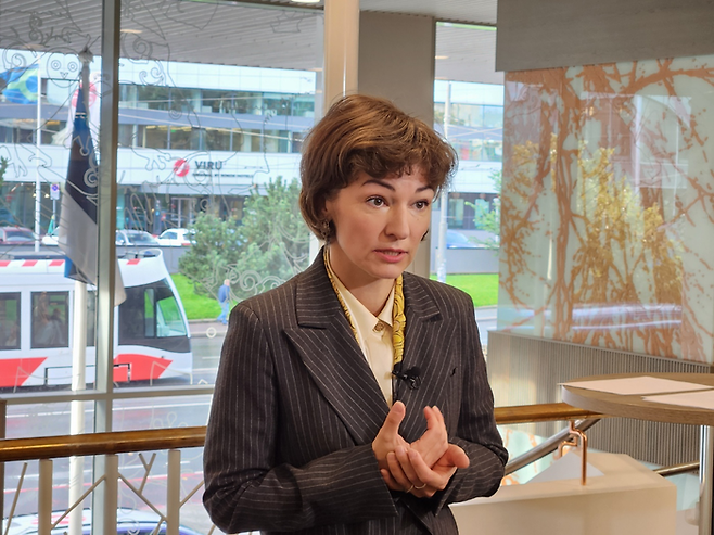 요코 알렌더 에스토니아 전 기후부 장관이 지난 17일 인터뷰하고 있는 모습. [사진=최원석 기자]