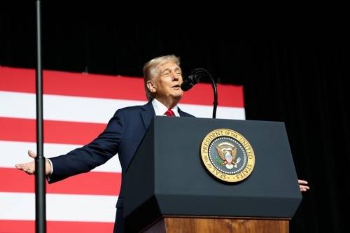 미군 장성들 앞에서 연설하는 트럼프 [로이터 = 연합뉴스]