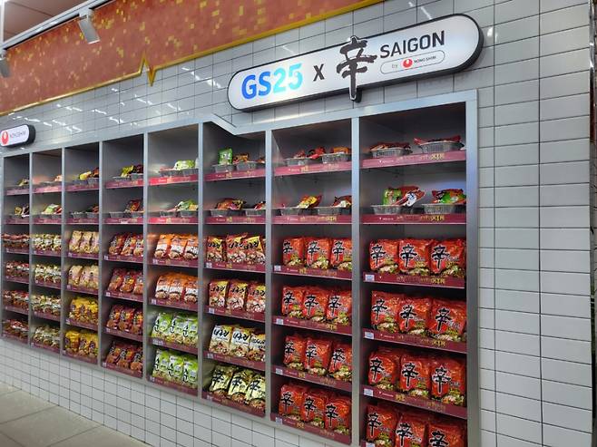 베트남 호치민시의 GS25 농심 컬래버 매장 내부 모습./사진=차현아 기자.