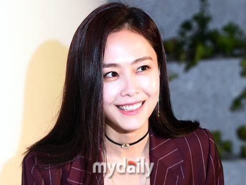 홍수현 / 마이데일리