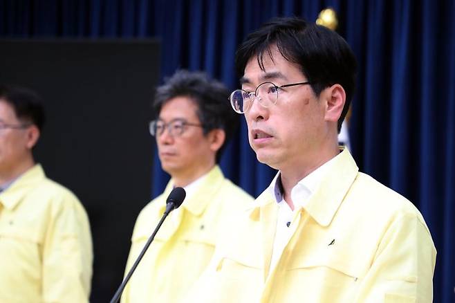 [서울=뉴시스] 김민재 중앙재난안전대책본부 제1차장이 1일 오후 세종시 도움로 정부세종청사 중앙동 브리핑실에서 국가정보자원관리원 행정정보시스템 화재 관련 브리핑을 하고 있다. (사진=행정안전부 제공) 2025.10.01. photo@newsis.com *재판매 및 DB 금지