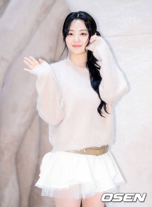 [OSEN=이대선 기자] 1일 서울 서초구 신세계백화점 강남점에서 어그(UGG) 팝업스토어 오픈 기념 포토월이 열렸다. 이날 배우 이민정, 조이현, 있지 유나, 에이티즈 산이 참석해 자리를 빛냈다.배우 조이현이 포토타임을 가지고 있다. 2025.10.01 /sunday@osen.co.kr