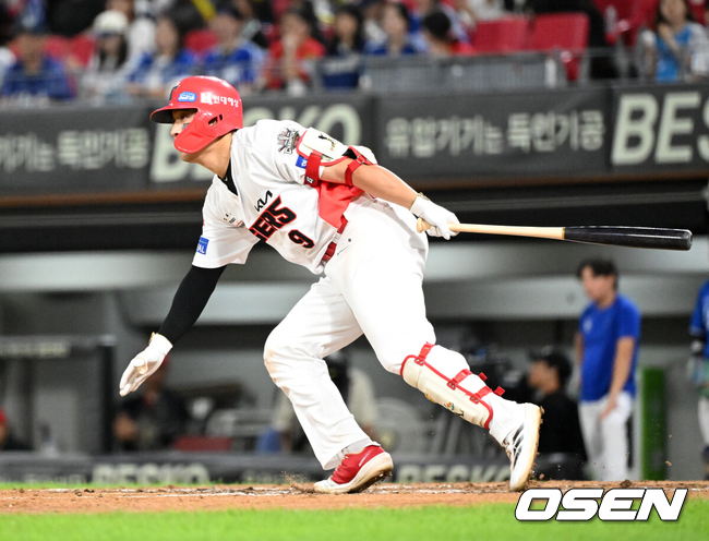 KIA 윤도현이 득점타를 터트리고 있다./OSEN DB