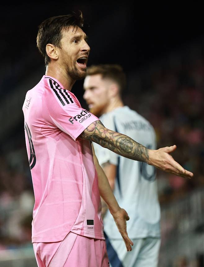 인터 마이애미 메시가 1일 MLS 시카고전에서 기회를 놓친 뒤 아쉬움을 나타내고 있다. AFP연합뉴스
