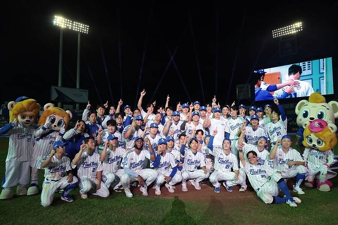 ▲ 오승환과 삼성 라이온즈 선수단 ⓒ삼성 라이온즈