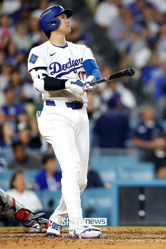 ▲ 타구를 바라보는 오타니 쇼헤이.