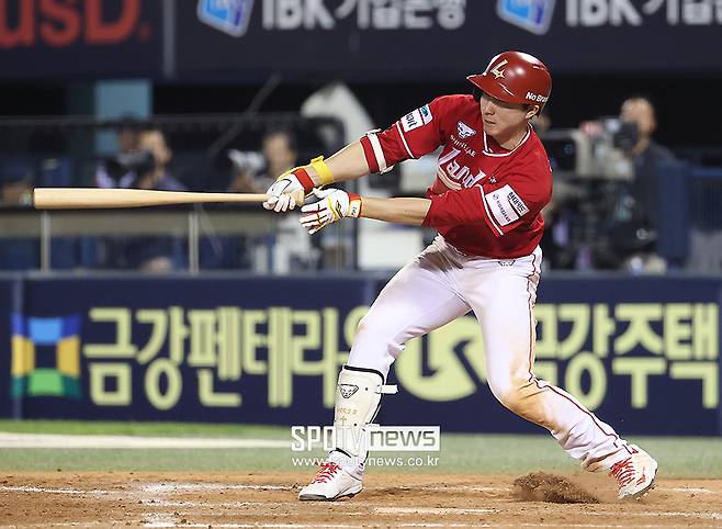 ▲ 1회 선제 솔로포를 터뜨린 박성한 ⓒ곽혜미 기자