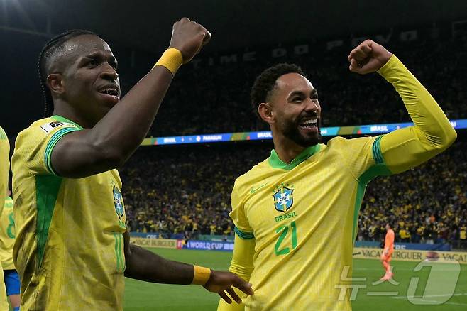 10월 브라질 A대표팀에 승선한 비니시우와 마테우스 쿠냐. ⓒ AFP=뉴스1