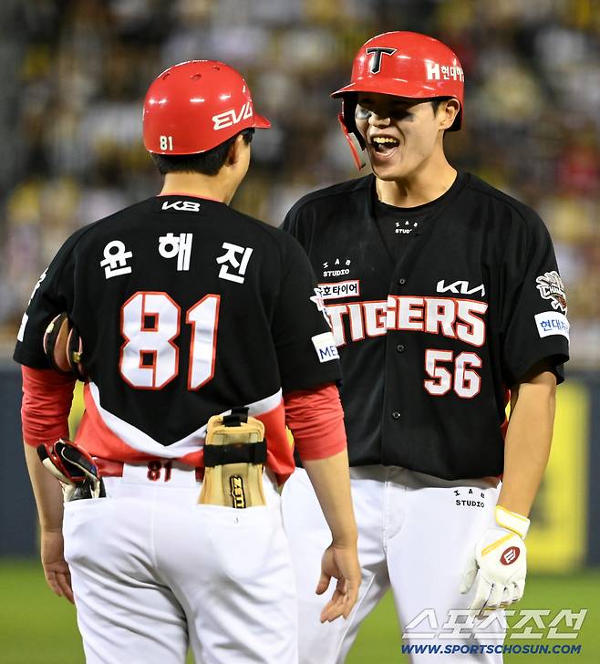 13일 잠실야구장에서 열린 KIA와 LG의 경기, 8회초 1사 1,2루 오선우가 1타점 적시타를 치고 환호하고 있다. 잠실=허상욱 기자wook@sportschosun.com/2025.09.13/